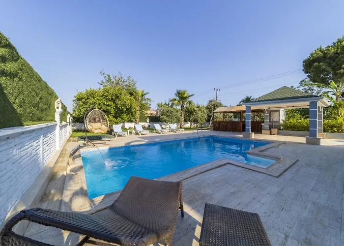 Villa mit Pool: Marvelous Villa With Private Pool In Muratpasa