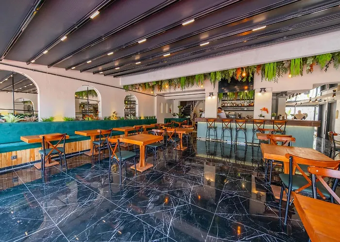 4 sterren hotel: Mrt Suites Lara